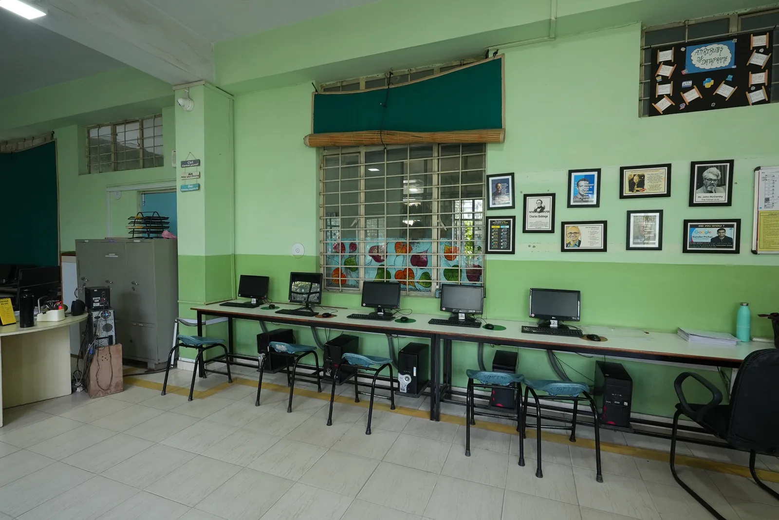 Computer lab tech pioneers display