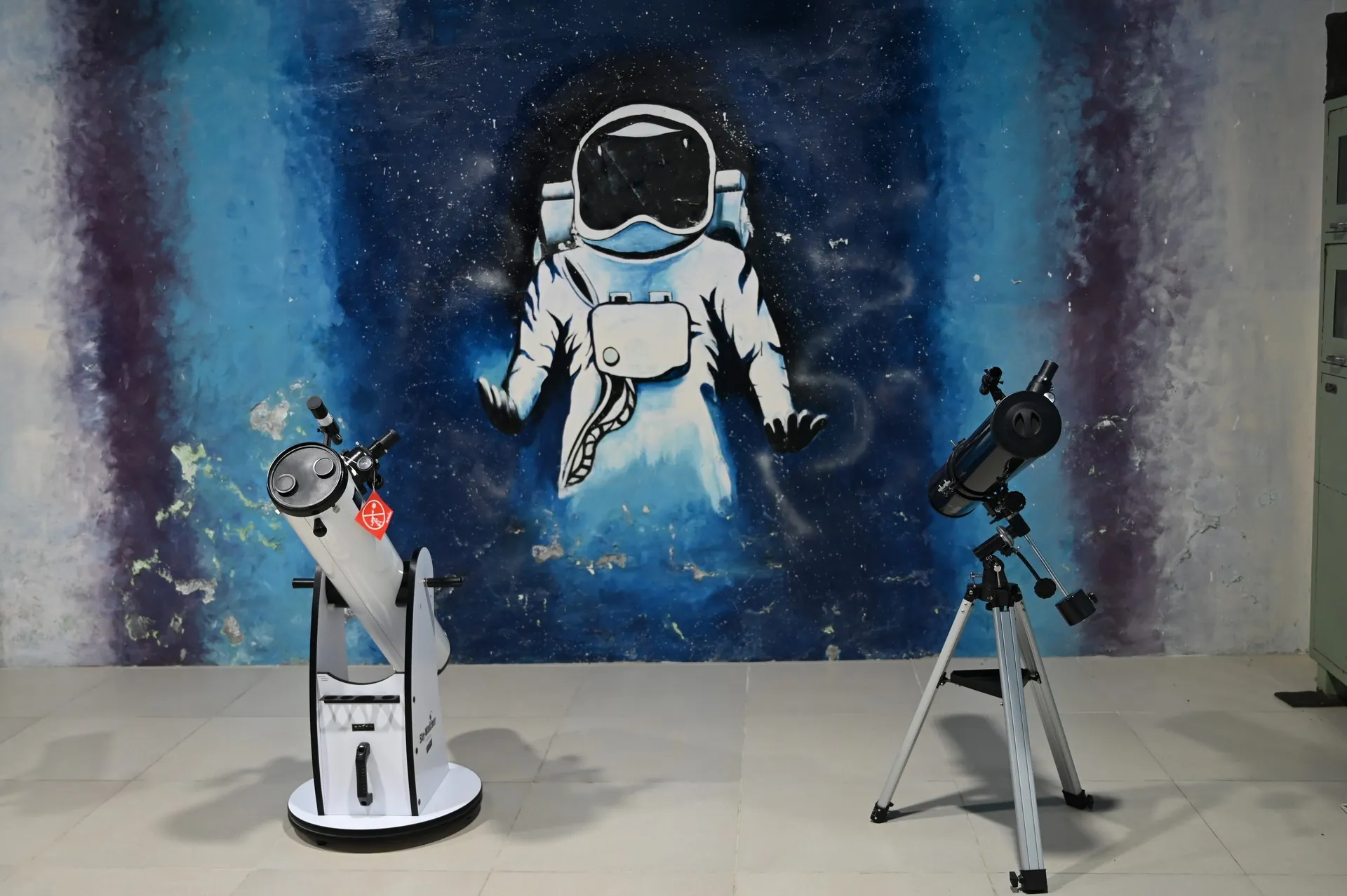Astronomy Lab — photo 01