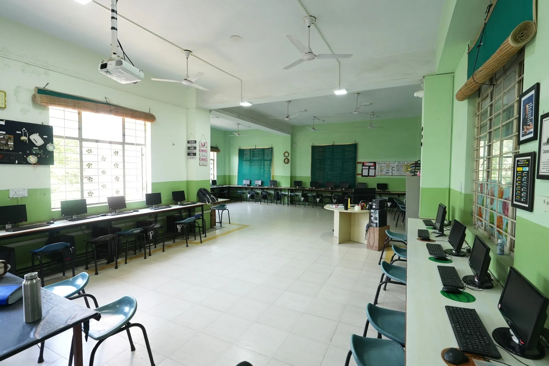 Computer Lab, Science Lab — photo 10