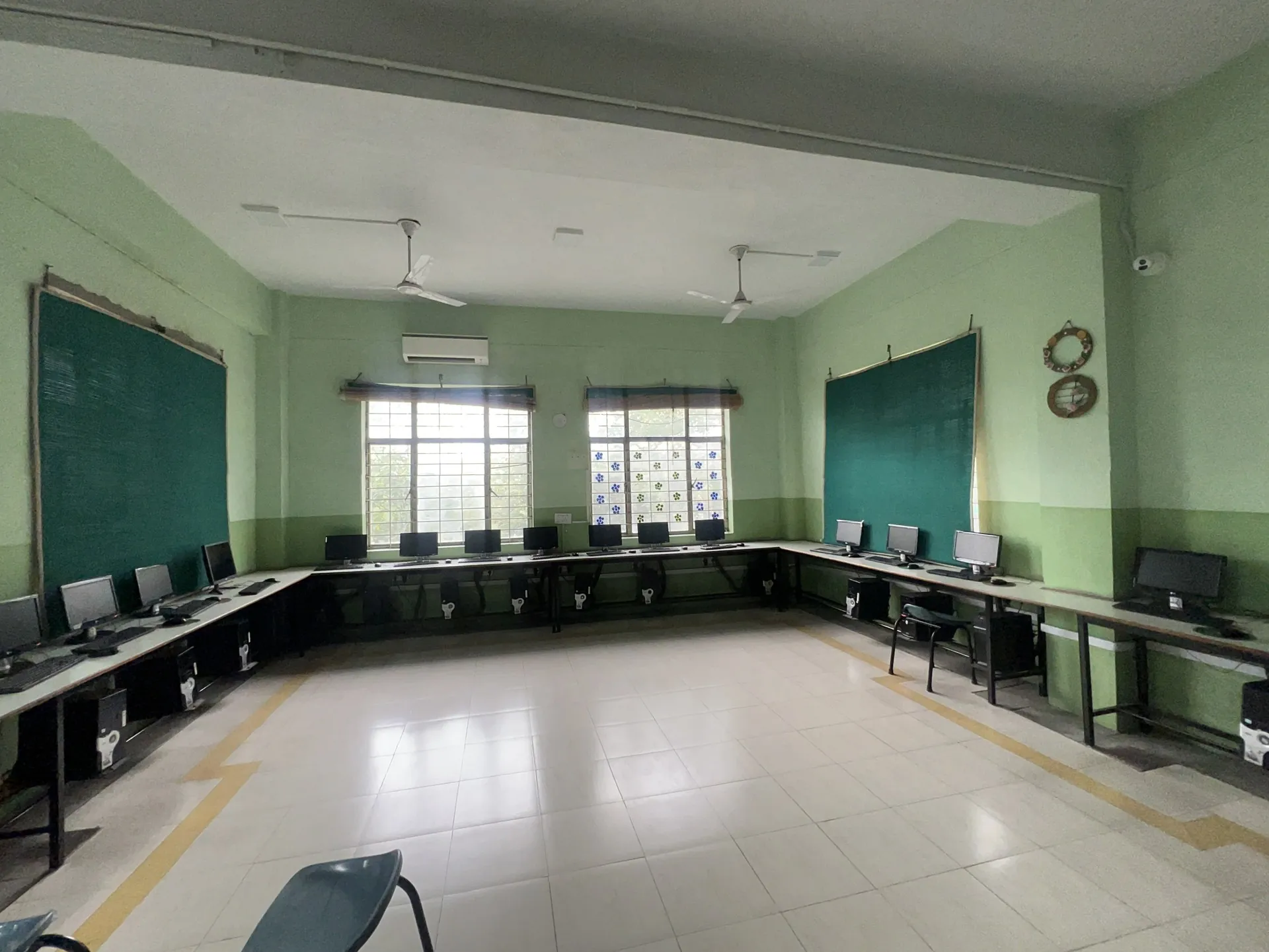 Computer Lab, Science Lab — photo 15
